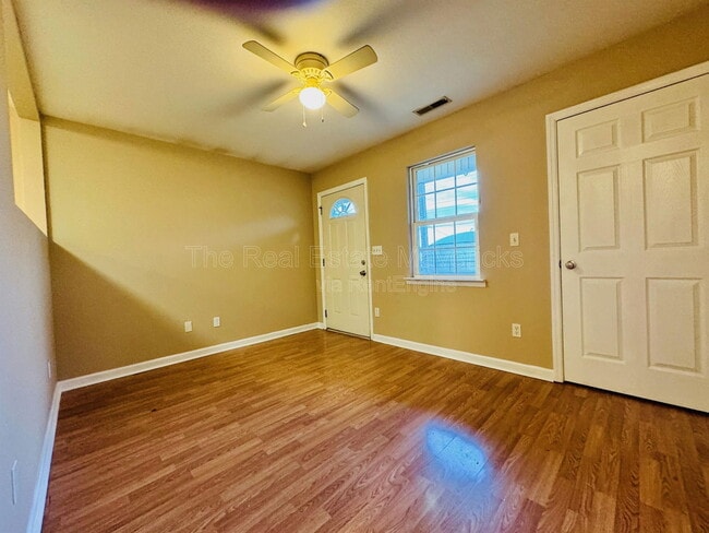 Photo - 4619 Kirkland Ave