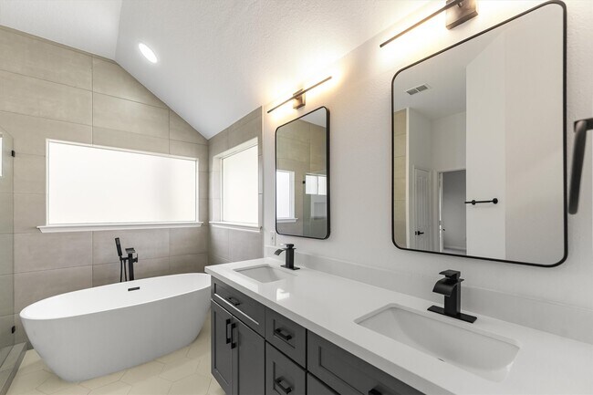 Building Photo - 75 Autumn Branch Dr