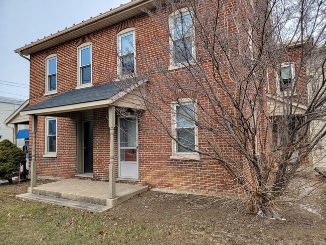 Building Photo - 317 W Main St Unit C