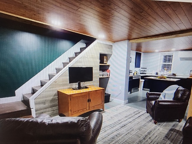 Photo - 7049 Lake Ave