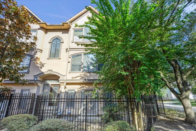 Building Photo - 2422 Dorrington St Unit A Rental