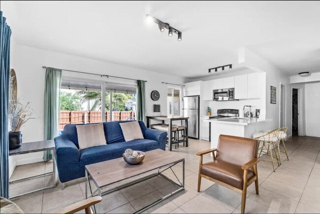 Building Photo - 951 NW 22nd Pl