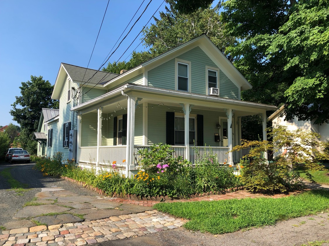 Photo - 53 Middle St (Northampton, MA)