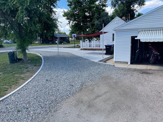 Newly paved in/out driveway - 5506 Balsam St House