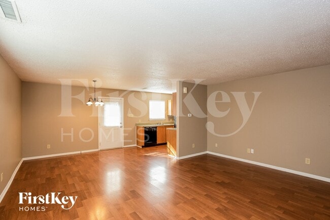 Photo - 737 Fern St