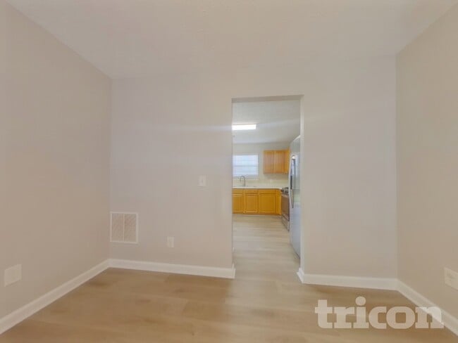 Photo - 1621 Royal Ives Dr SE