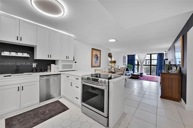 400 Leslie Dr Unit 605