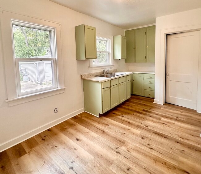 347 W Vanmeter St