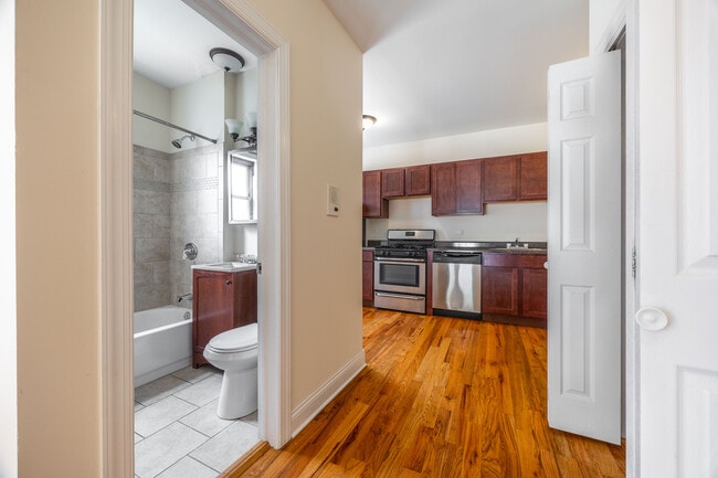 Photo - 951 W Cornelia Ave Unit 2D