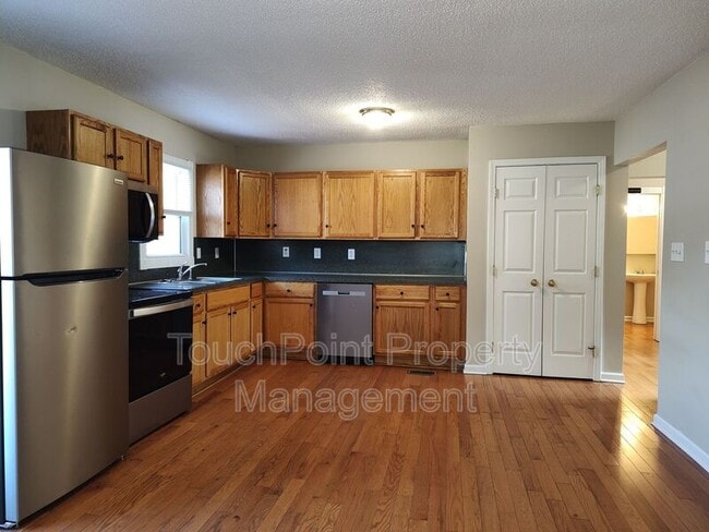 Photo - 524 Railroad Dr NW