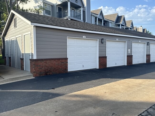 garages - Pinehurst Apartment Homes
