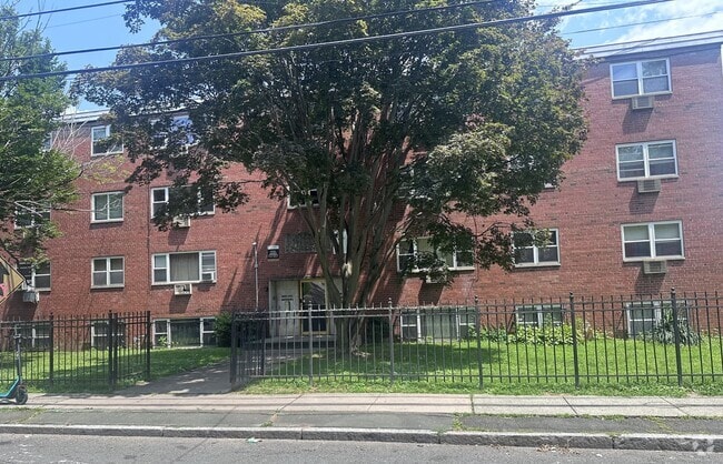 Building Photo - 256 S Marshall St Unit APT B6