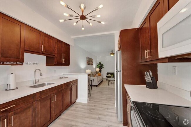 Building Photo - 2 bedroom in Miami FL 33150 Rental