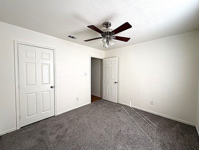 Photo - 208 Rodeo Cir
