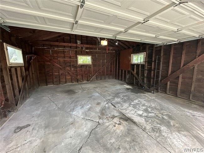 Photo - 1835 Military Rd
