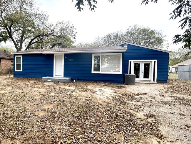 Building Photo - 1307 B St SE