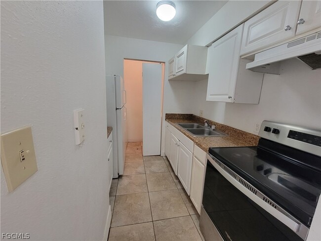 Building Photo - 2937 Winkler Ave Unit 1222