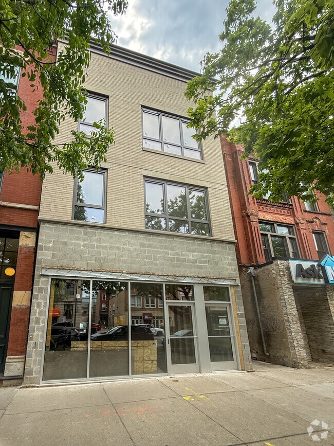 Building Photo - 1917 W Division St Unit 2 Rental