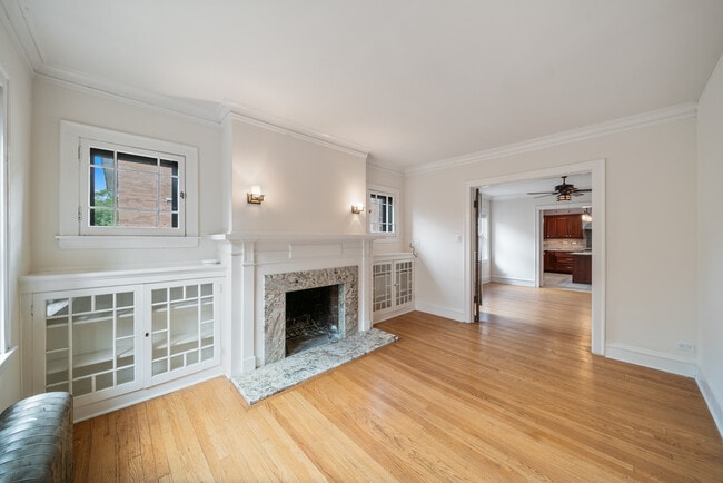 Building Photo - 721 Foster St Unit 3W Rental