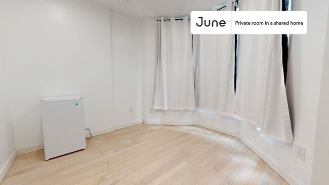 Building Photo - Room in Shared 4 bed/2 bath home