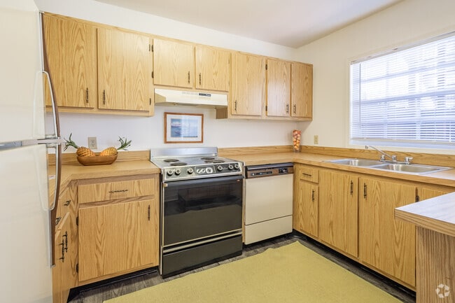 2BR, 2BA - 1070SF