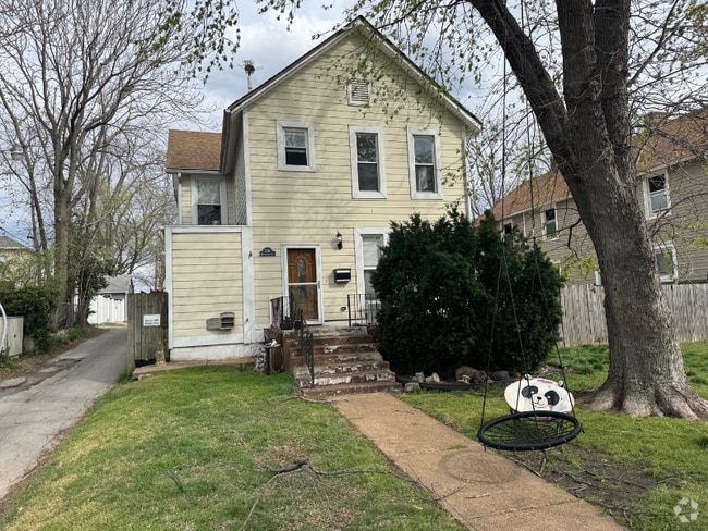 Building Photo - 2214 McCausland Ave Rental