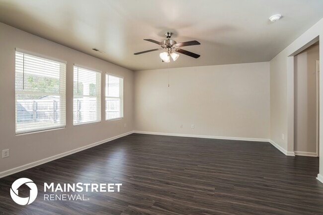 Photo - 4691 Woodford Cir