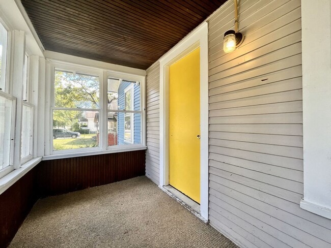 Photo - 917 Amity Ave