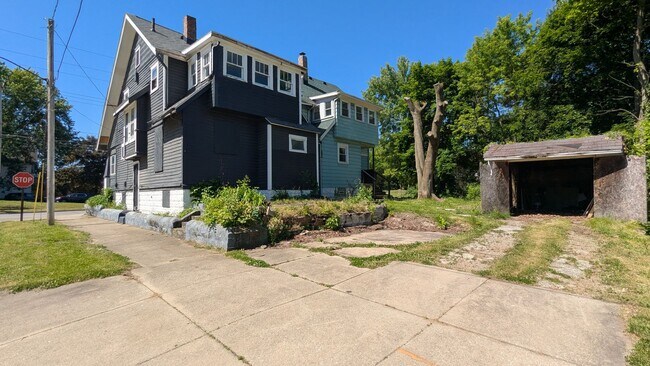 Photo - Spacious 4-bedroom, 1.5-bath home in Akron