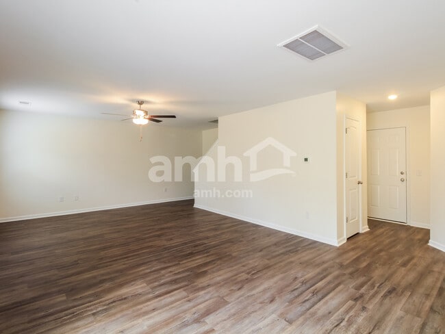 Photo - 1393 John Swann St