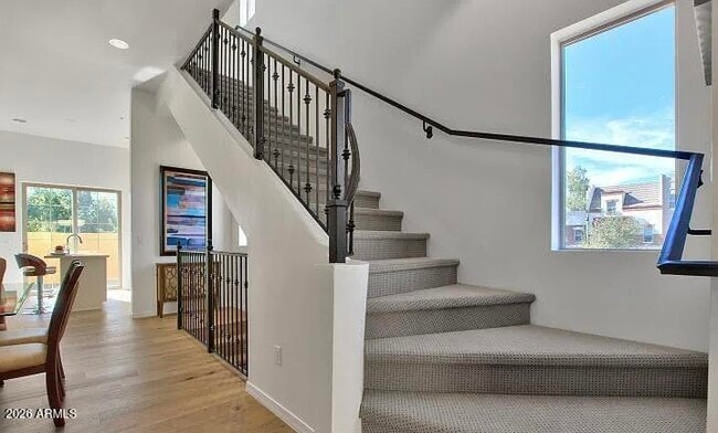 Photo - 421 W 6th St