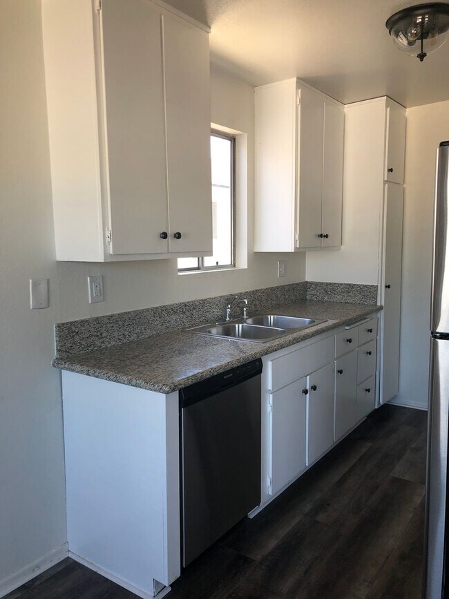 4338 Mammoth Ave Apts