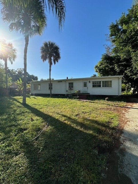 Building Photo - 11367 Redbud Ln