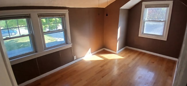 Photo - 720 Columbus Rd Unidad Upstairs