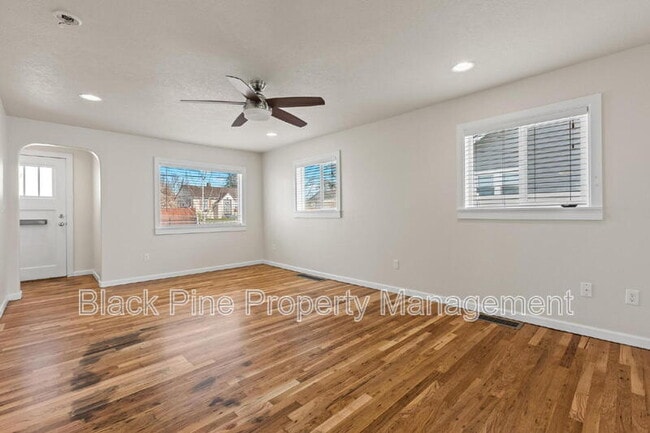 Photo - 331 Lone Star Rd