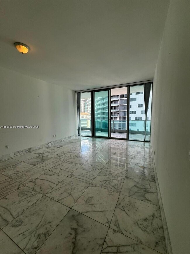 Photo - 1331 Brickell Bay Dr Unidad 1704 Rental