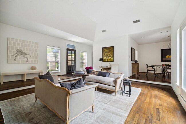 Photo - 2417 Blue Bonnet Blvd