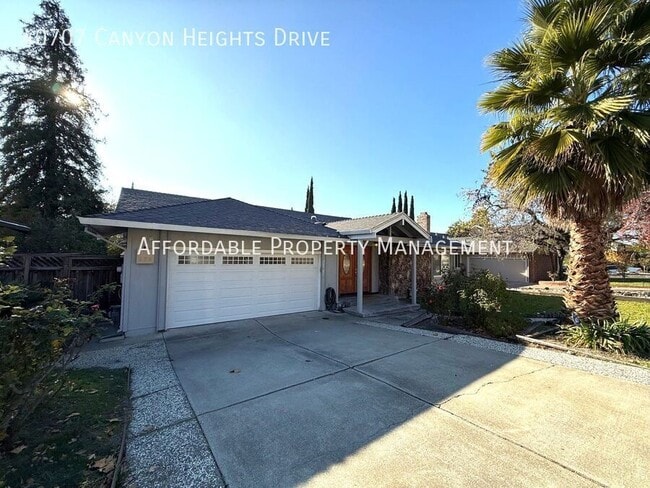 Building Photo - 40707 Canyon Heights Dr