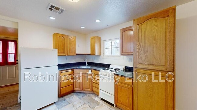 Photo - 440 Sage St
