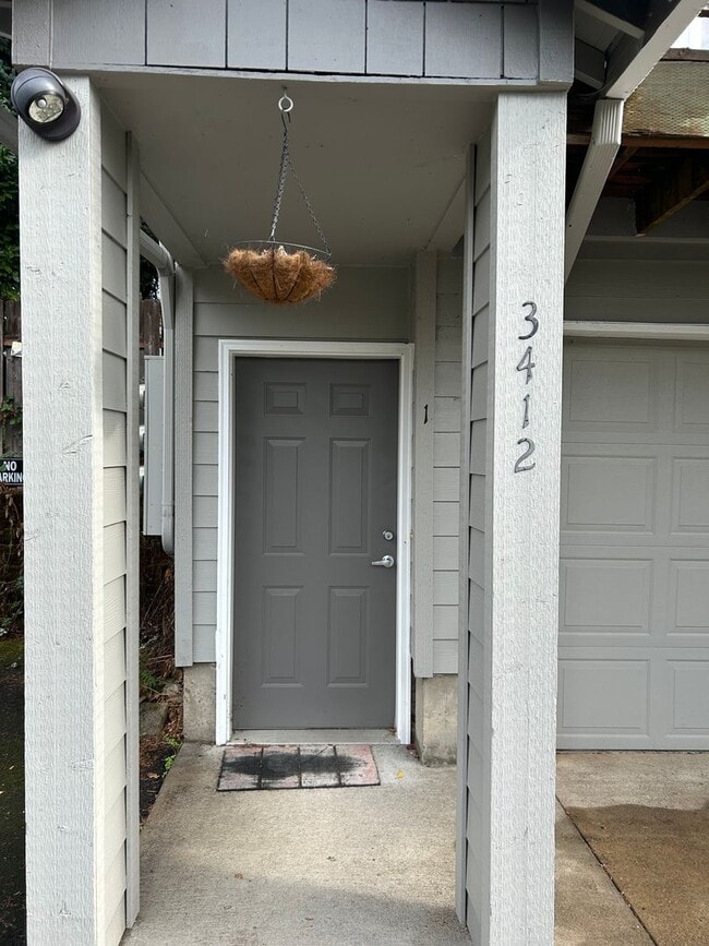 Photo - Fabulous 2 bed, 2 bath townhome with garage available for lease!