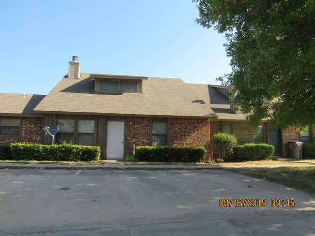 Building Photo - Pet negotiable with home owner approval!