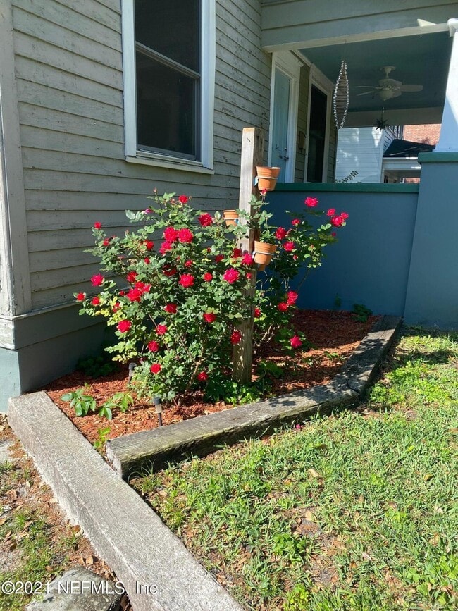 Photo - 2250 Myra St