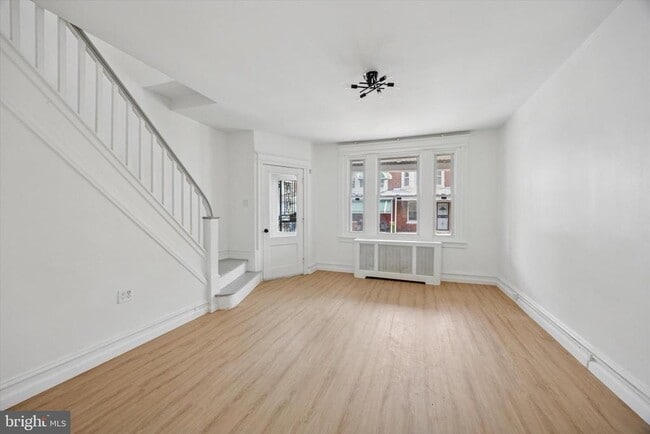 Photo - 110 N Sickels St