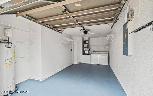 Photo - 1965 Sundew Ct NE