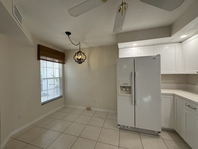 Photo - 815 Montrose Dr
