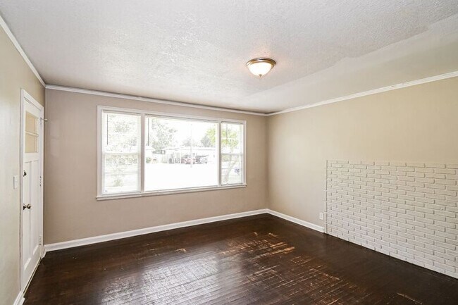 Photo - 5709 Milmar Dr S