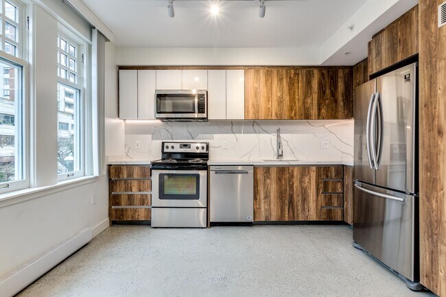 Photo - 1170 Barclay St Unit 207