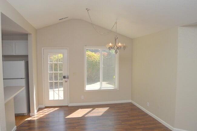 Photo - 20 Fairgate Ln