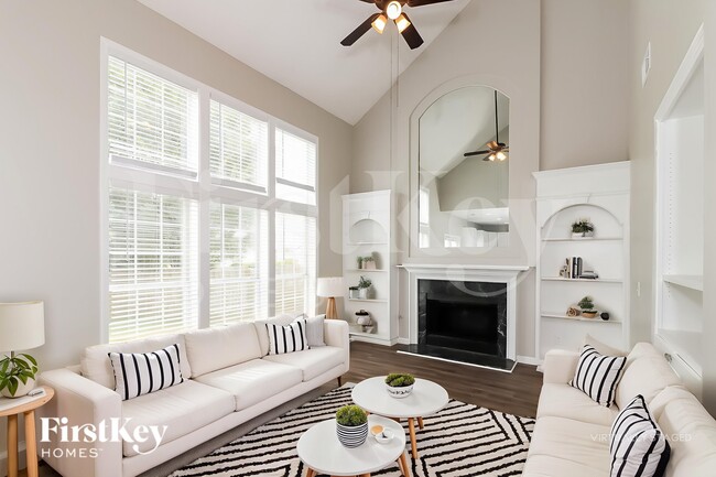 Photo - 1455 Chamirey Dr SW