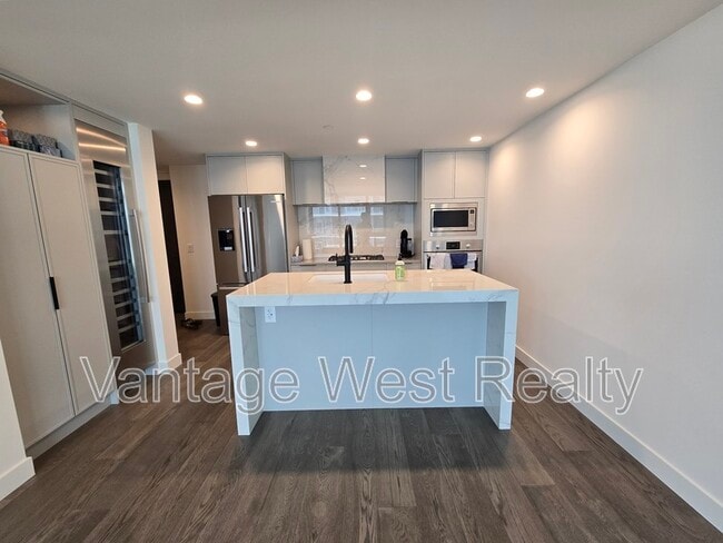 1201-3700 Capozzi Rd